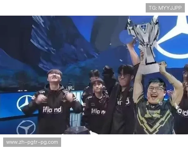 金色的雨再度倾盆网友热议盗版Uzi直播模仿夺冠激情时刻